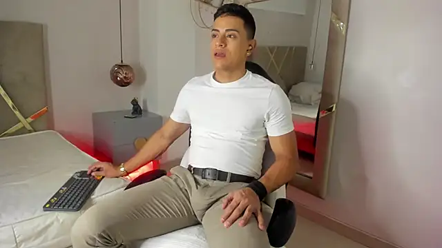 Snapshot of Lucii_fer_ chatting on December 2025 11:48:01 AM Lucii fer online show from December 2025 11:48:01 AM