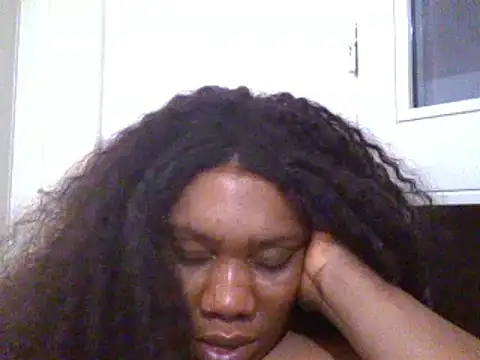 Snapshot of bonbonaumiel chatting on December 2024 01:47:01 AM bonbonaumiel online show from December 2024 01:47:01 AM