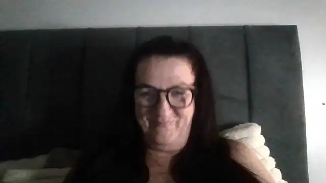 Snapshot of Tillieuk chatting on June 2026 08:19:02 PM Tillieuk online show from June 2026 08:19:02 PM