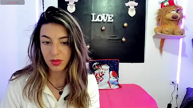 Snapshot of queen-natty chatting on December 2024 03:09:01 AM queen-natty online show from December 2024 03:09:01 AM