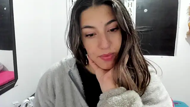 Snapshot of queen-natty chatting on January 2025 02:32:01 PM queen-natty online show from January 2025 02:32:01 PM