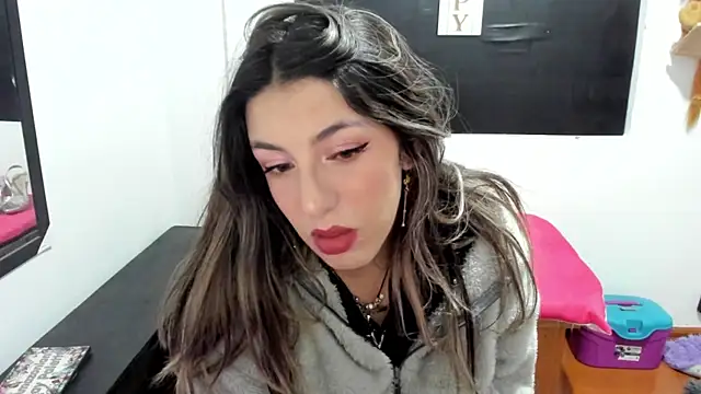 Snapshot of queen-natty chatting on January 2025 03:20:01 AM queen-natty online show from January 2025 03:20:01 AM