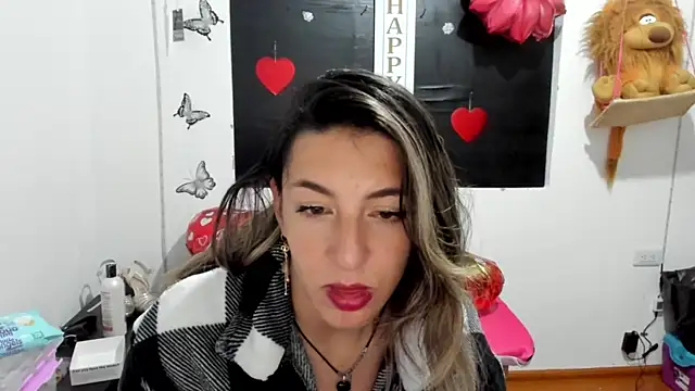 Snapshot of queen-natty chatting on February 2025 03:56:02 AM queen-natty online show from February 2025 03:56:02 AM