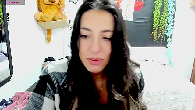 queen-natty online show from July 2026 01:20:01 PM