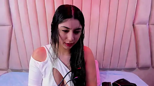 Lucy Anall  online show from December 2025 10:26:02 PM