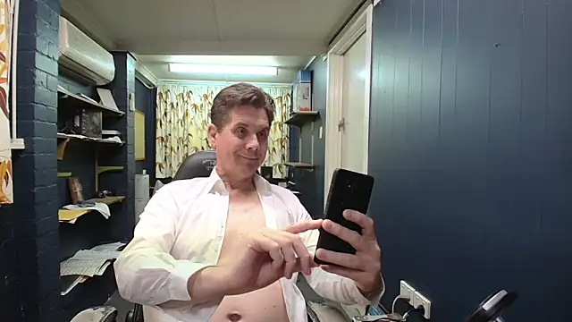 Snapshot of tilobinder chatting on March 2026 03:17:01 PM tilobinder online show from March 2026 03:17:01 PM