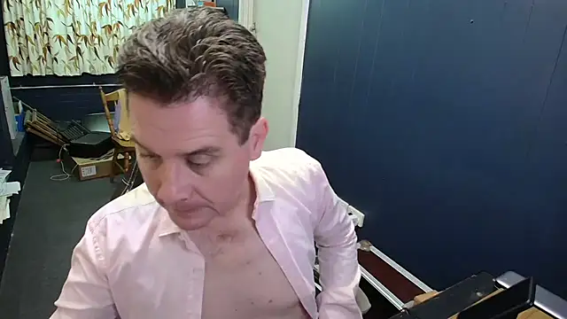 Snapshot of tilobinder chatting on April 2026 01:49:01 PM tilobinder online show from April 2026 01:49:01 PM