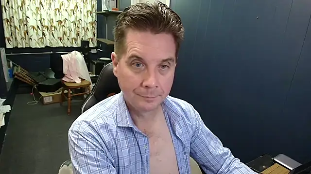 Snapshot of tilobinder chatting on April 2026 04:00:02 PM tilobinder online show from April 2026 04:00:02 PM