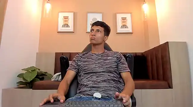 Snapshot of wolf_james123 chatting on February 2025 03:10:02 AM wolf james123 online show from February 2025 03:10:02 AM