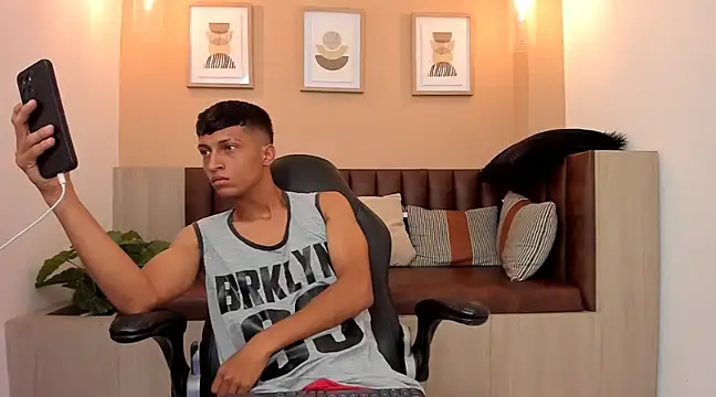 Snapshot of wolf_james123 chatting on February 2025 02:05:01 PM wolf james123 online show from February 2025 02:05:01 PM