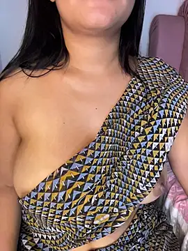 Snapshot of shara_queen1 chatting on May 2026 05:03:01 AM shara queen1 online show from May 2026 05:03:01 AM