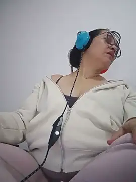 gaby0075 online show from December 2024 10:07:01 PM