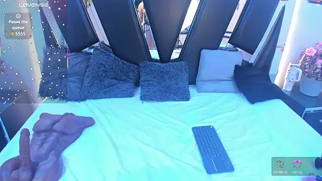 Snapshot of antonelllepiercee chatting on November 2025 11:22:01 AM antonelllepiercee online show from November 2025 11:22:01 AM