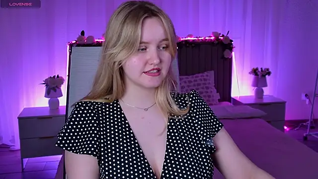 Snapshot of KellyPoter chatting on June 2026 07:25:02 AM KellyPoter online show from June 2026 07:25:02 AM