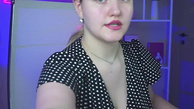 Snapshot of KellyPoter chatting on June 2026 06:40:01 AM KellyPoter online show from June 2026 06:40:01 AM