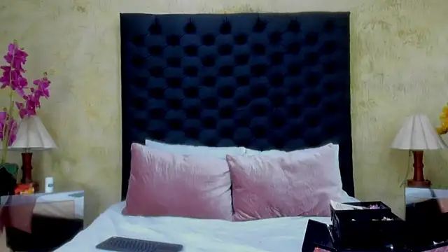 NahomiWhitel online show from February 2026 12:58:01 PM