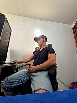 Snapshot of dragon1006 chatting on April 2026 10:18:02 PM dragon1006 online show from April 2026 10:18:02 PM