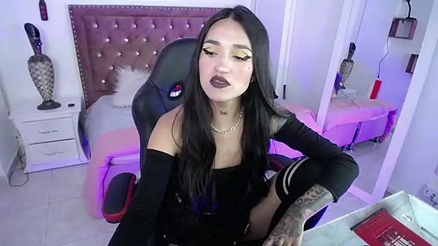 amelierouss online show from February 2025 04:41:02 PM