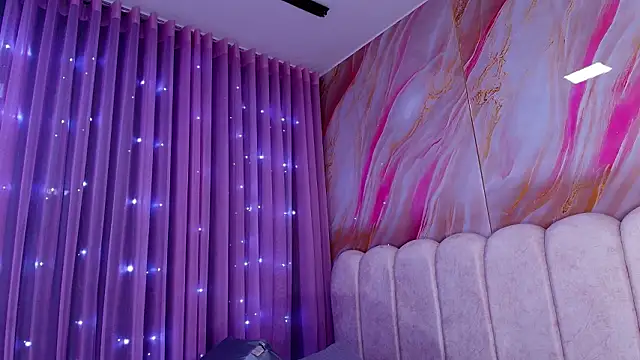 mia stanfort online show from February 2026 07:15:01 PM