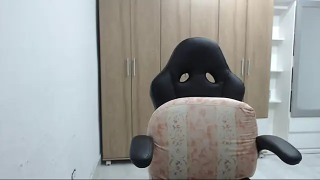 RoxanaLove9 online show from November 2025 01:28:01 AM