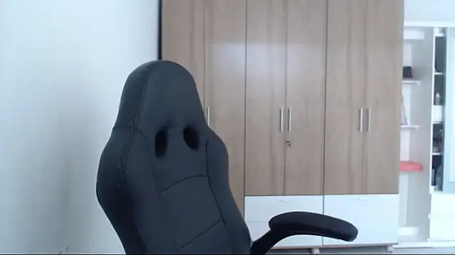 RoxanaLove9 online show from February 2026 05:57:02 PM