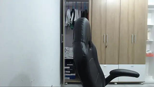 RoxanaLove9 online show from April 2026 02:51:02 AM