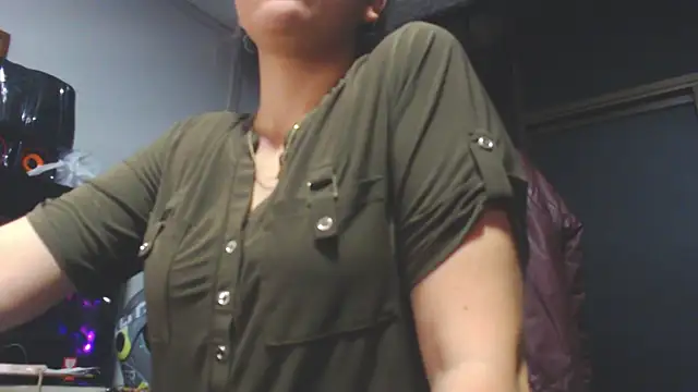 Snapshot of Lucianaferro_ chatting on November 2025 09:44:02 AM Lucianaferro  online show from November 2025 09:44:02 AM