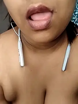 Hottyalia online show from March 2025 04:49:01 AM