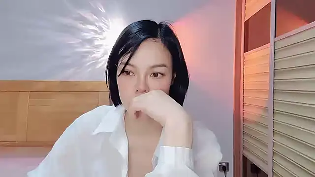 Snapshot of Linda-LL chatting on January 2025 12:19:01 PM Linda-LL online show from January 2025 12:19:01 PM