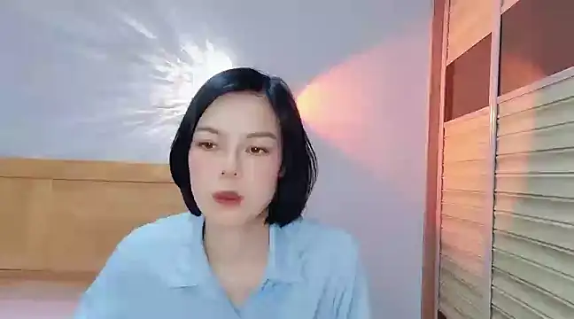 Snapshot of Linda-LL chatting on January 2025 12:05:02 PM Linda-LL online show from January 2025 12:05:02 PM