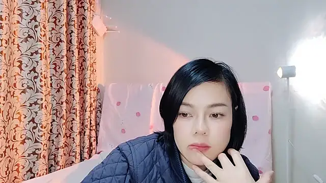 Snapshot of Linda-LL chatting on March 2025 12:00:01 PM Linda-LL online show from March 2025 12:00:01 PM
