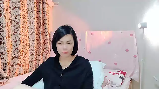 Snapshot of Linda-LL chatting on March 2025 12:24:01 PM Linda-LL online show from March 2025 12:24:01 PM