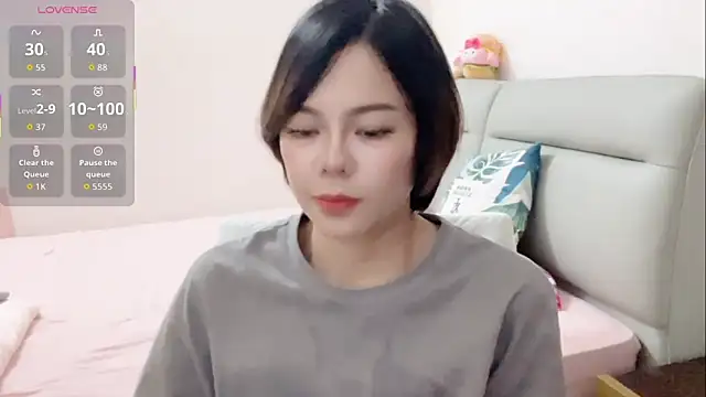 Snapshot of Linda-LL chatting on May 2026 12:21:02 PM Linda-LL online show from May 2026 12:21:02 PM