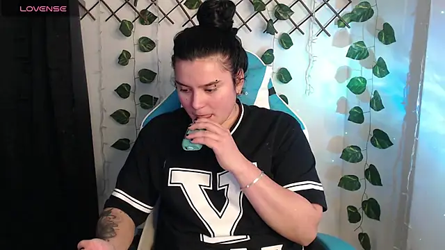 Nika 1  online show from April 2026 01:06:01 AM