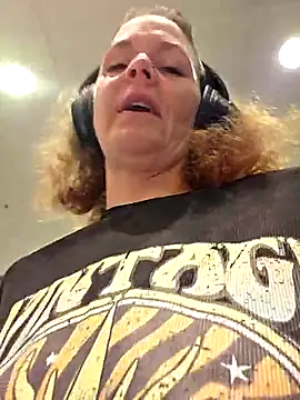 thatonespicychick online show from October 2025 02:02:01 PM