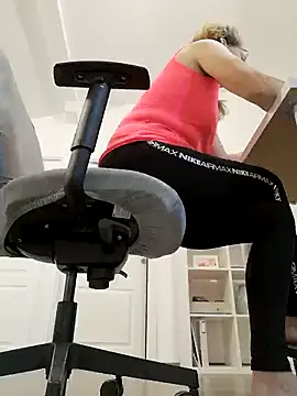 Snapshot of uber_babe chatting on February 2025 07:00:01 PM uber babe online show from February 2025 07:00:01 PM