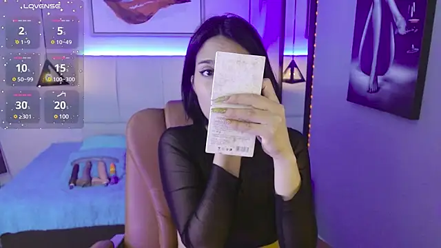 Snapshot of AlessiaVal_ chatting on January 2025 12:37:01 PM AlessiaVal online show from January 2025 12:37:01 PM