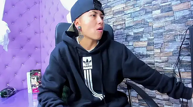 Im Mathias online show from March 2025 02:36:02 AM