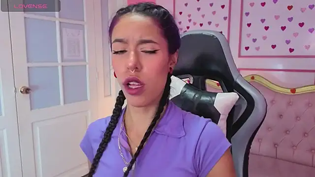 stephania t online show from December 2025 12:36:02 PM