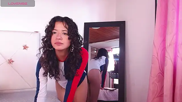 julz 03 online show from December 2025 12:14:01 PM