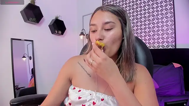  Sophie  miller online show from April 2026 05:56:01 PM