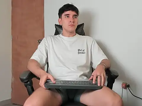 Snapshot of leo030809 chatting on February 2026 05:14:01 PM leo030809 online show from February 2026 05:14:01 PM