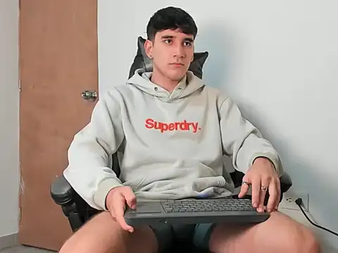 Snapshot of leo030809 chatting on February 2026 03:32:02 PM leo030809 online show from February 2026 03:32:02 PM