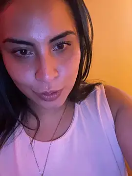 Snapshot of Effyvice13 chatting on June 2026 07:44:01 AM Effyvice13 online show from June 2026 07:44:01 AM