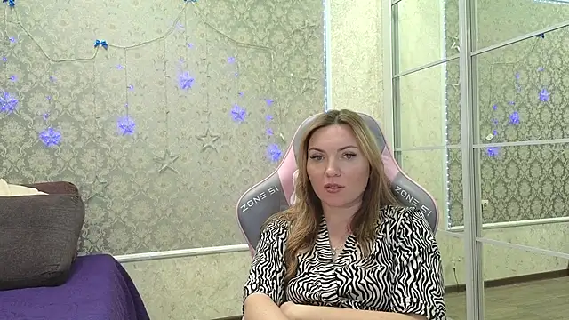 Snapshot of -DIVORA- chatting on March 2025 07:59:02 PM -DIVORA- online show from March 2025 07:59:02 PM