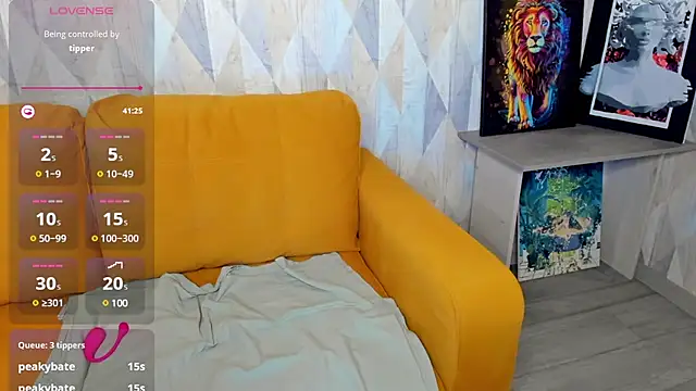 Michelle Blond online show from February 2025 01:11:02 PM