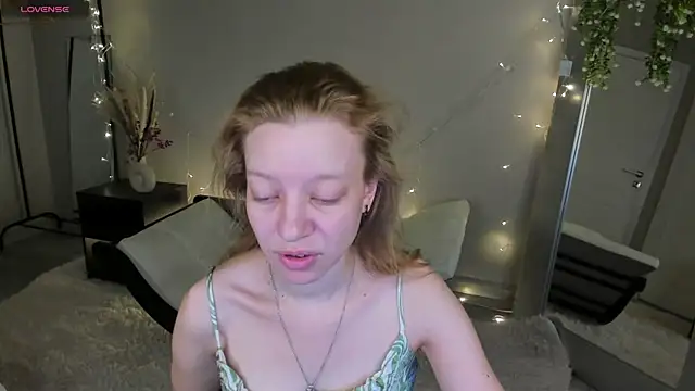 Snapshot of Michelle_Blond chatting on May 2026 11:32:01 PM Michelle Blond online show from May 2026 11:32:01 PM