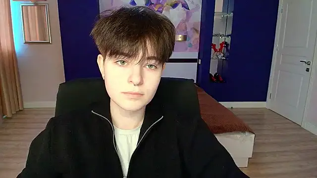 EmiliaYours online show from March 2025 12:45:01 PM