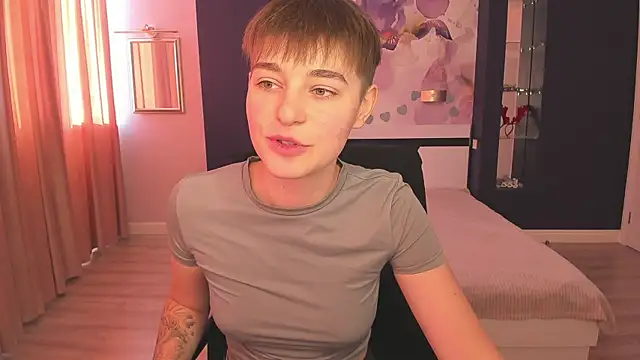 EmiliaYours online show from October 2025 01:30:01 PM