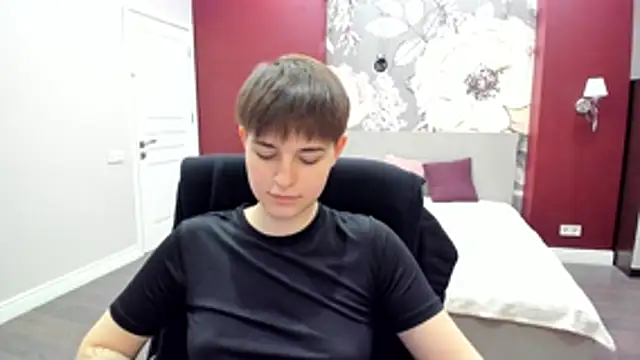 EmiliaYours online show from March 2026 04:11:02 PM